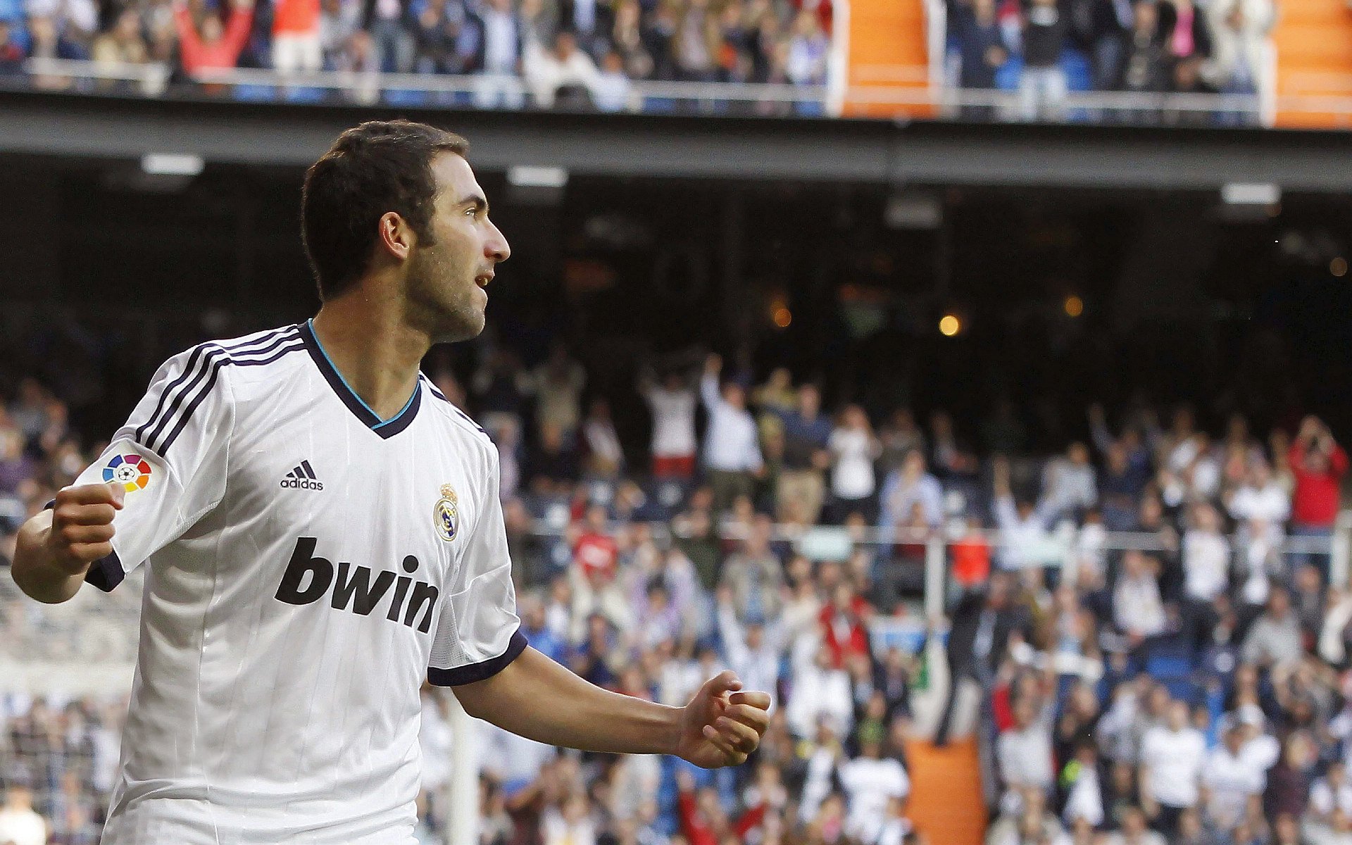 ayx体育入口-世界杯预选赛战况：尤文图斯防线稳固，利雅得新月进攻受阻，孙兴慜成最佳